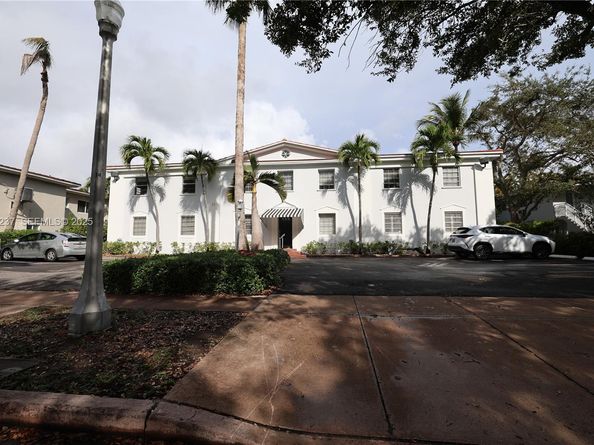 73 Edgewater Dr 3, Coral Gables FL 33133