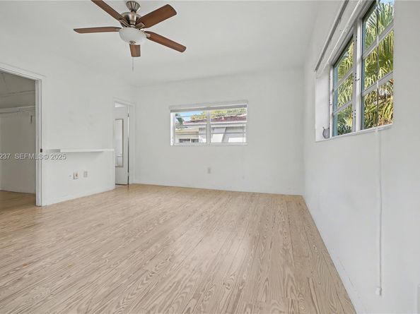 73 Edgewater Dr 3, Coral Gables FL 33133