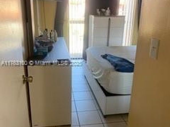 1925 SW 107th Ave 208, Miami FL 33165