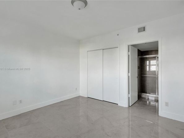 14951 Royal Oaks Ln 806, North Miami FL 33181