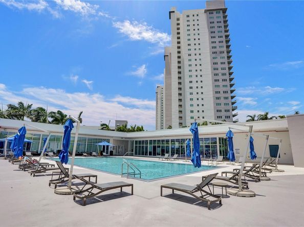 14951 Royal Oaks Ln 806, North Miami FL 33181