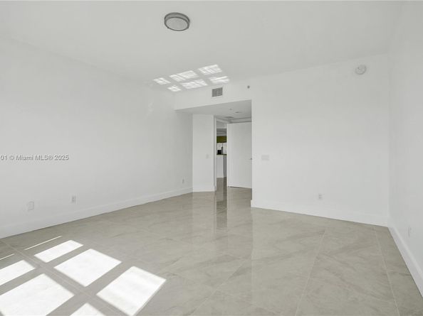 14951 Royal Oaks Ln 806, North Miami FL 33181