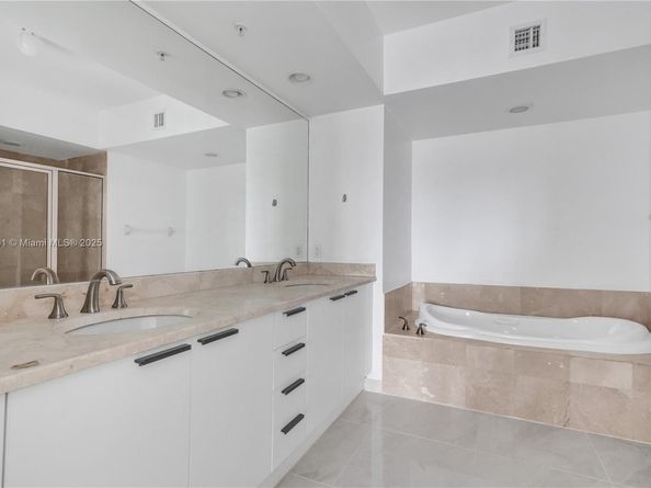 14951 Royal Oaks Ln 806, North Miami FL 33181