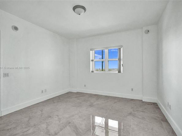 14951 Royal Oaks Ln 806, North Miami FL 33181