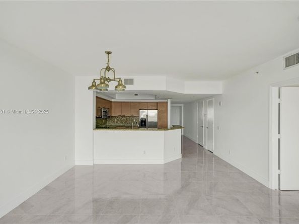 14951 Royal Oaks Ln 806, North Miami FL 33181