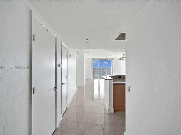 14951 Royal Oaks Ln 806, North Miami FL 33181