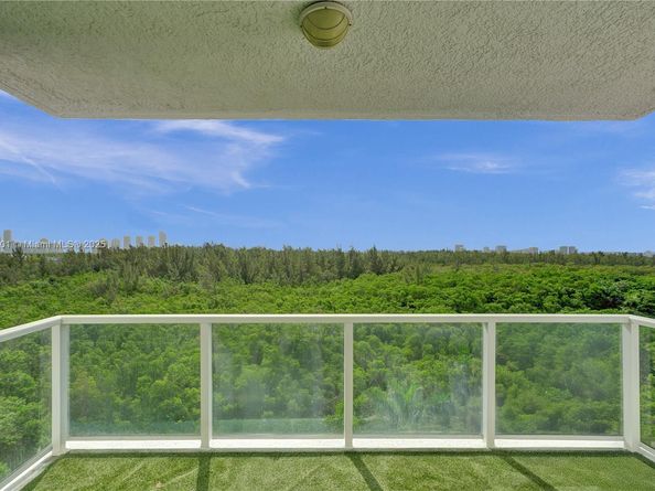 14951 Royal Oaks Ln 806, North Miami FL 33181
