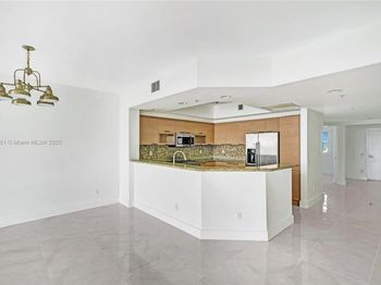 14951 Royal Oaks Ln