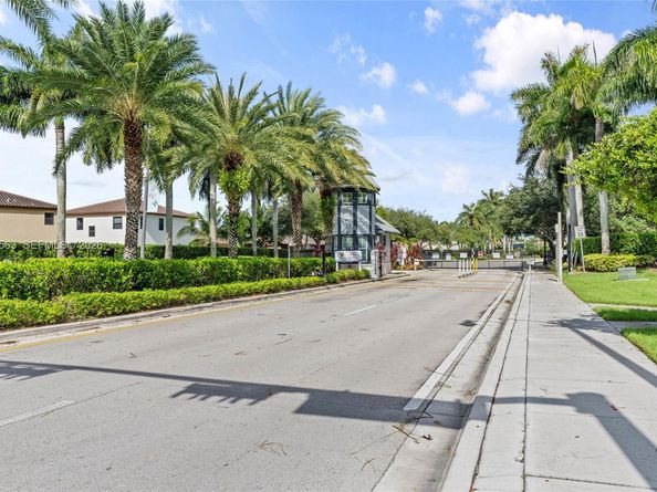 2380 NE 1st St, Homestead FL 33033