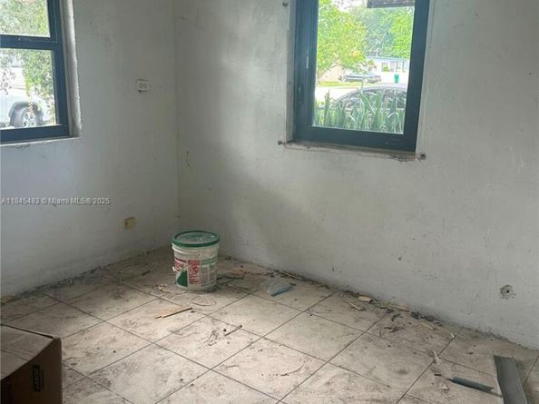 2281 NW 153rd St, Miami Gardens FL 33054
