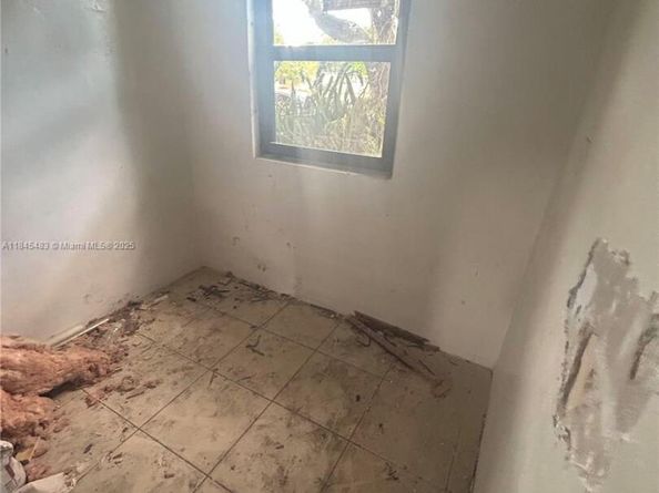 2281 NW 153rd St, Miami Gardens FL 33054