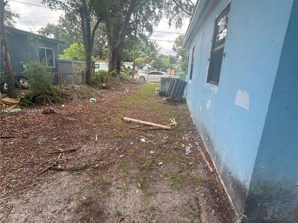 2281 NW 153rd St, Miami Gardens FL 33054