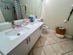 17 Simonton Cir 17, Weston FL 33326