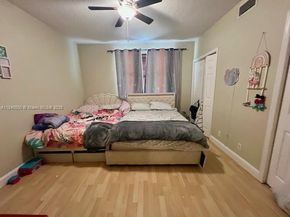 17 Simonton Cir 17, Weston FL 33326