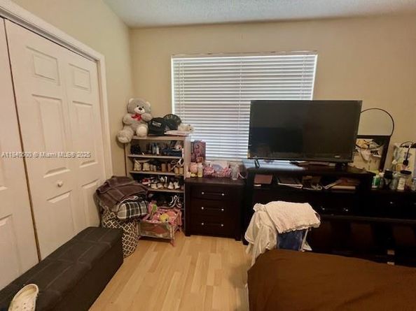 17 Simonton Cir 17, Weston FL 33326