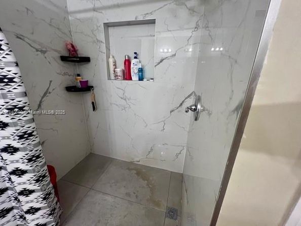 17 Simonton Cir 17, Weston FL 33326