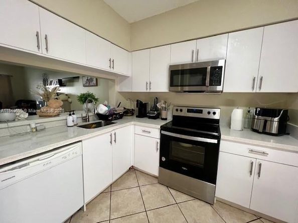 17 Simonton Cir 17, Weston FL 33326