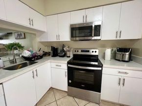 17 Simonton Cir 17, Weston FL 33326