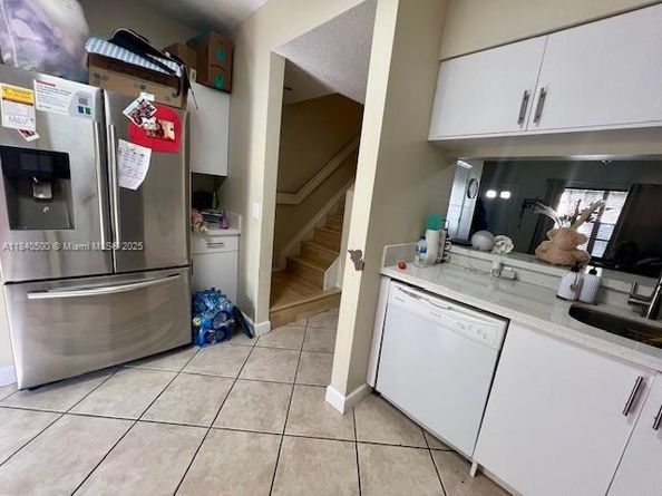 17 Simonton Cir 17, Weston FL 33326