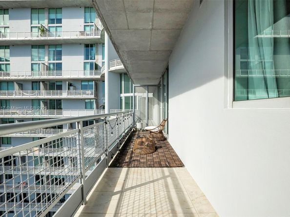 690 SW 1st Ct 2730, Miami FL 33130