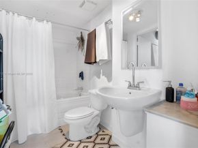 690 SW 1st Ct 2730, Miami FL 33130