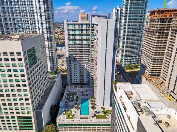 690 SW 1st Ct 2730, Miami FL 33130