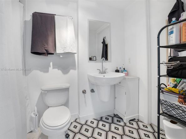 690 SW 1st Ct 2730, Miami FL 33130