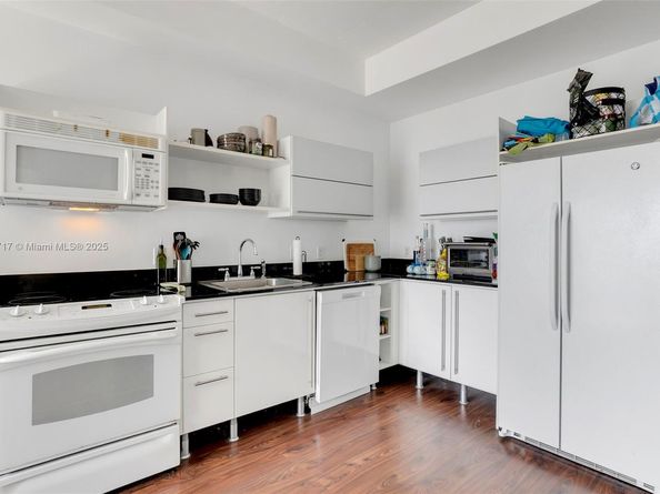 690 SW 1st Ct 2730, Miami FL 33130