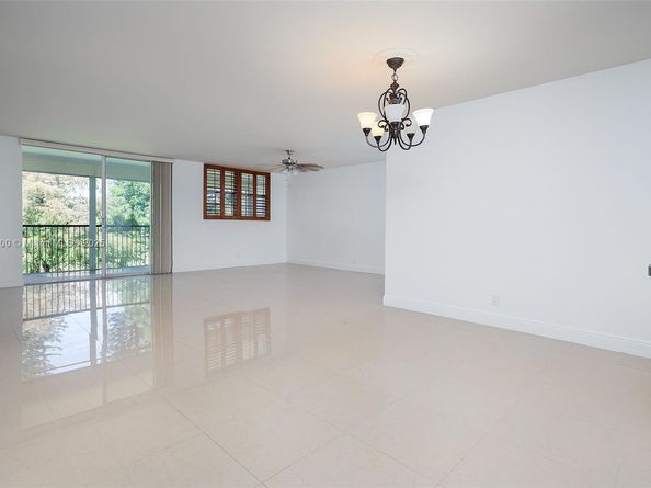3150 W Rolling Hills Cir 307, Davie FL 33328