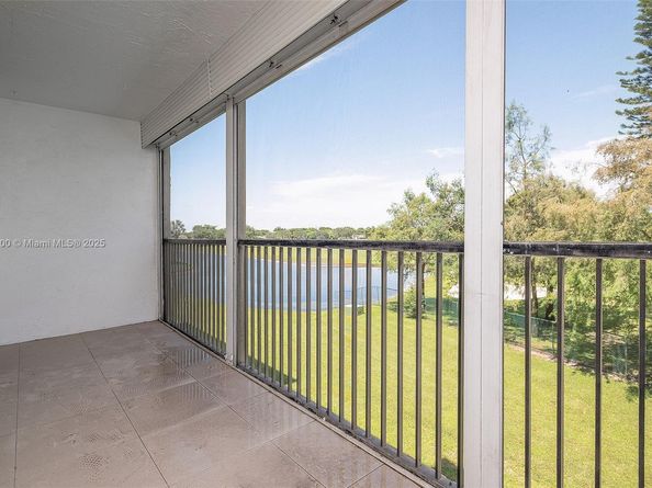 3150 W Rolling Hills Cir 307, Davie FL 33328