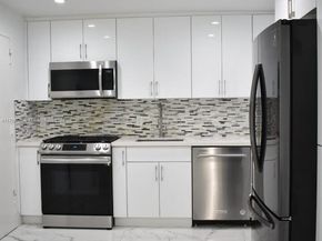 8024 Tatum Waterway Dr 5A, Miami Beach FL 33141
