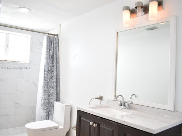 8024 Tatum Waterway Dr 5A, Miami Beach FL 33141