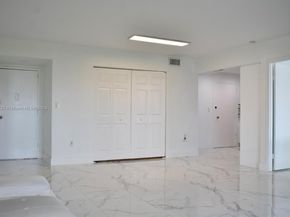 8024 Tatum Waterway Dr 5A, Miami Beach FL 33141
