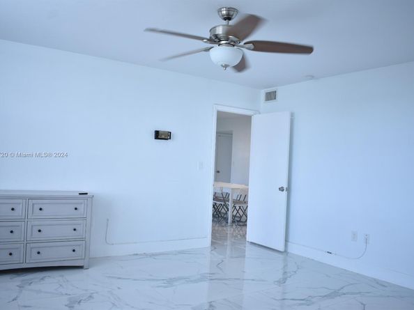 8024 Tatum Waterway Dr 5A, Miami Beach FL 33141