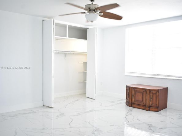8024 Tatum Waterway Dr 5A, Miami Beach FL 33141