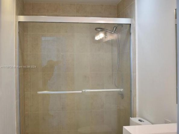 8024 Tatum Waterway Dr 5A, Miami Beach FL 33141