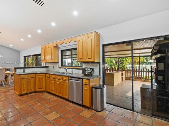 14040 SW 14th St, Davie FL 33325
