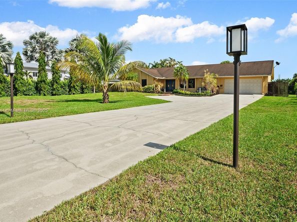 14040 SW 14th St, Davie FL 33325