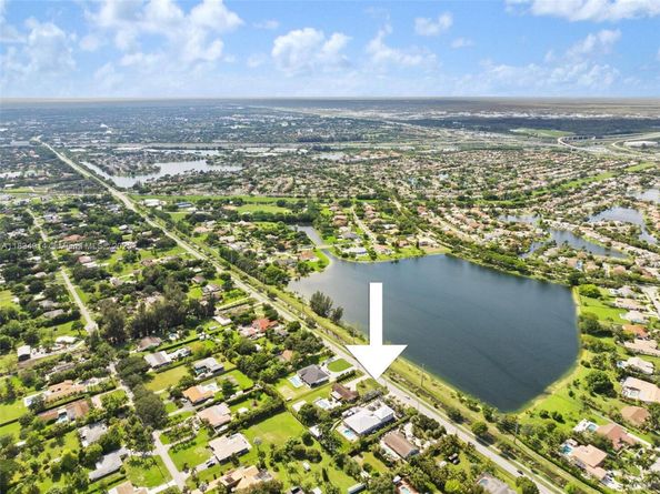14040 SW 14th St, Davie FL 33325