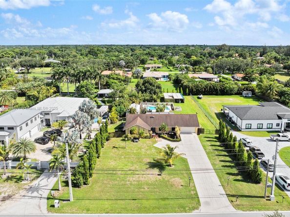 14040 SW 14th St, Davie FL 33325
