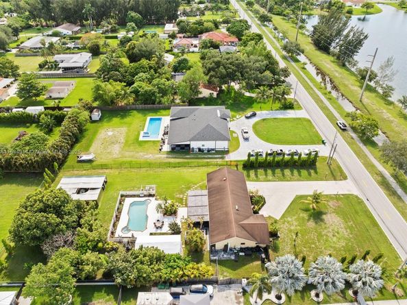 14040 SW 14th St, Davie FL 33325