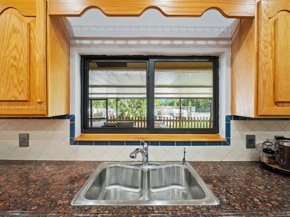 14040 SW 14th St, Davie FL 33325