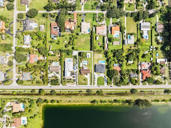 14040 SW 14th St, Davie FL 33325