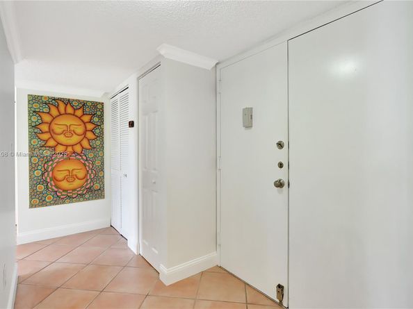 17890 W Dixie Hwy 314, North Miami Beach FL 33160