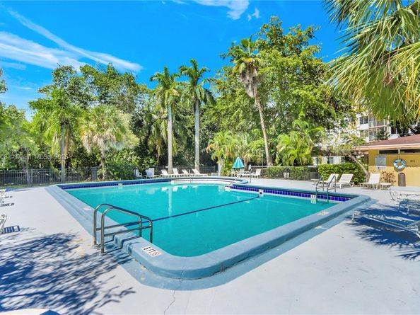 17890 W Dixie Hwy 314, North Miami Beach FL 33160