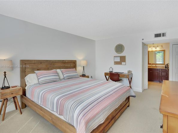 17890 W Dixie Hwy 314, North Miami Beach FL 33160