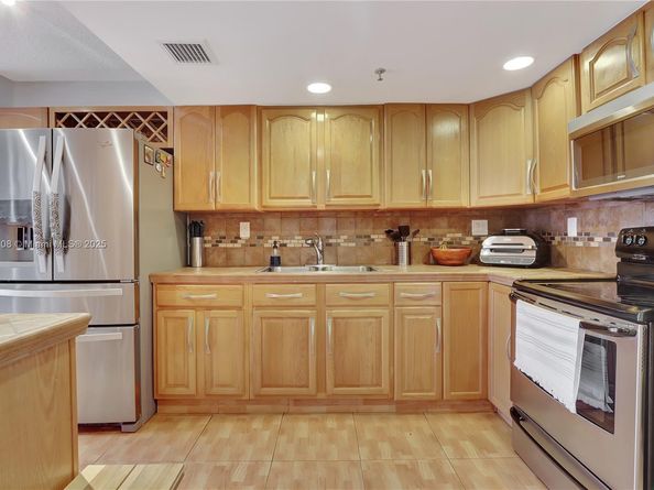 17890 W Dixie Hwy 314, North Miami Beach FL 33160