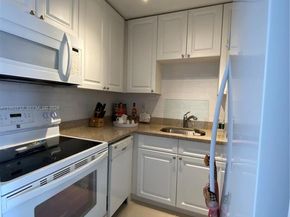 5050 NW 7th St 312, Miami FL 33126