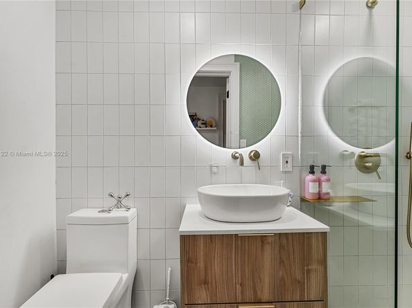 3747 Royal Palm Ave, Miami Beach FL 33140