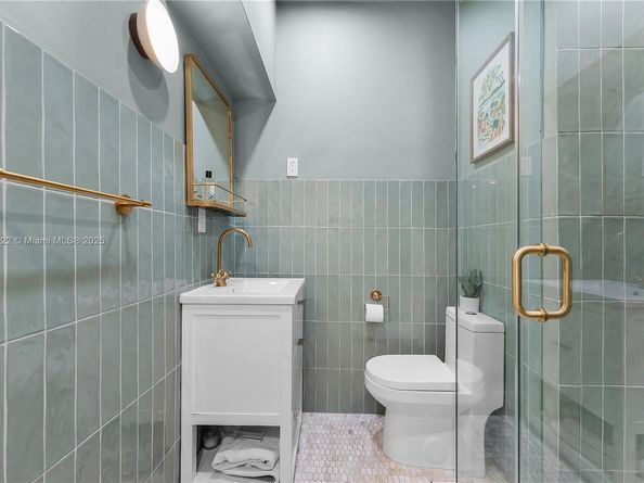 3747 Royal Palm Ave, Miami Beach FL 33140